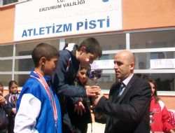 Başarılı atletlere ödül